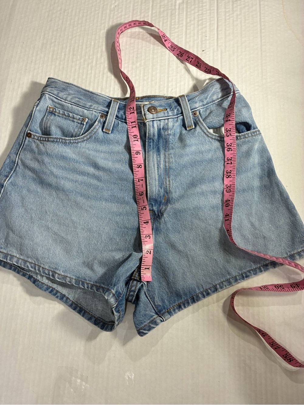 LEVI'S HIGH RISE MOM SHORT - Picture 7 of 16